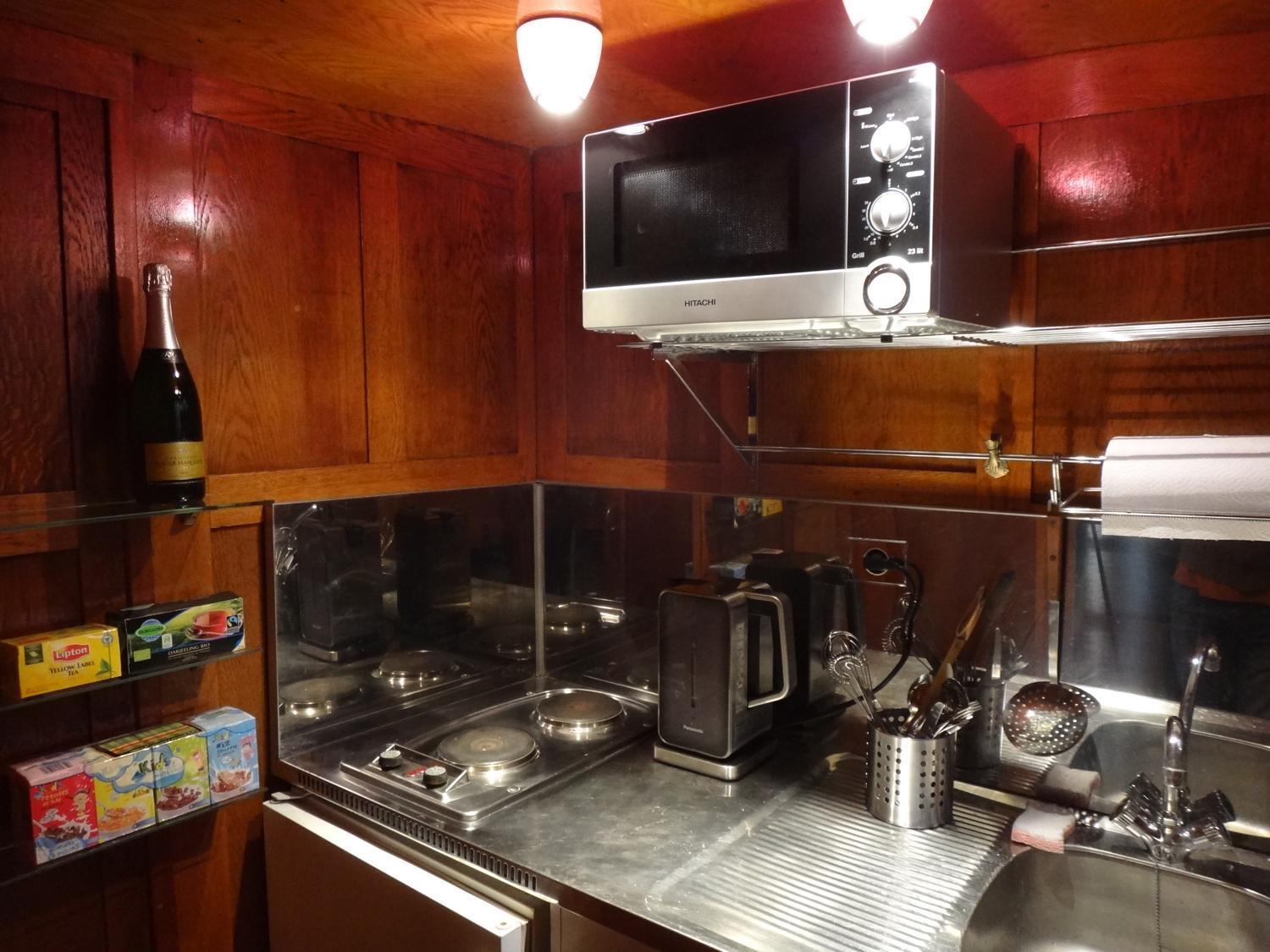 Botel Bateau, Peniche Marbore -
